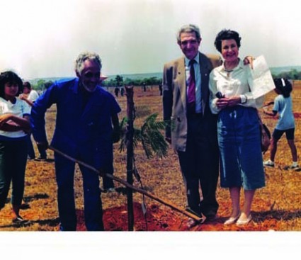 Plinio e Marietta, em outubro de 88, no jardim do Congresso, quando os constituintes plantaram as árvores símbolos da Constituição cidadã.